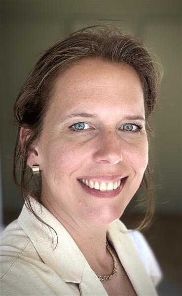 Angela Dekkers