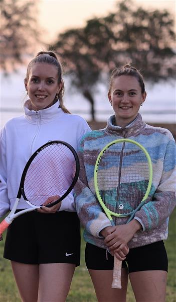 Sophie & Leonie